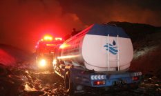 PERUMDAM TKR Perkuat Dukungan Penanganan Kebakaran TPA Jatiwaringin Melalui Penyediaan Air